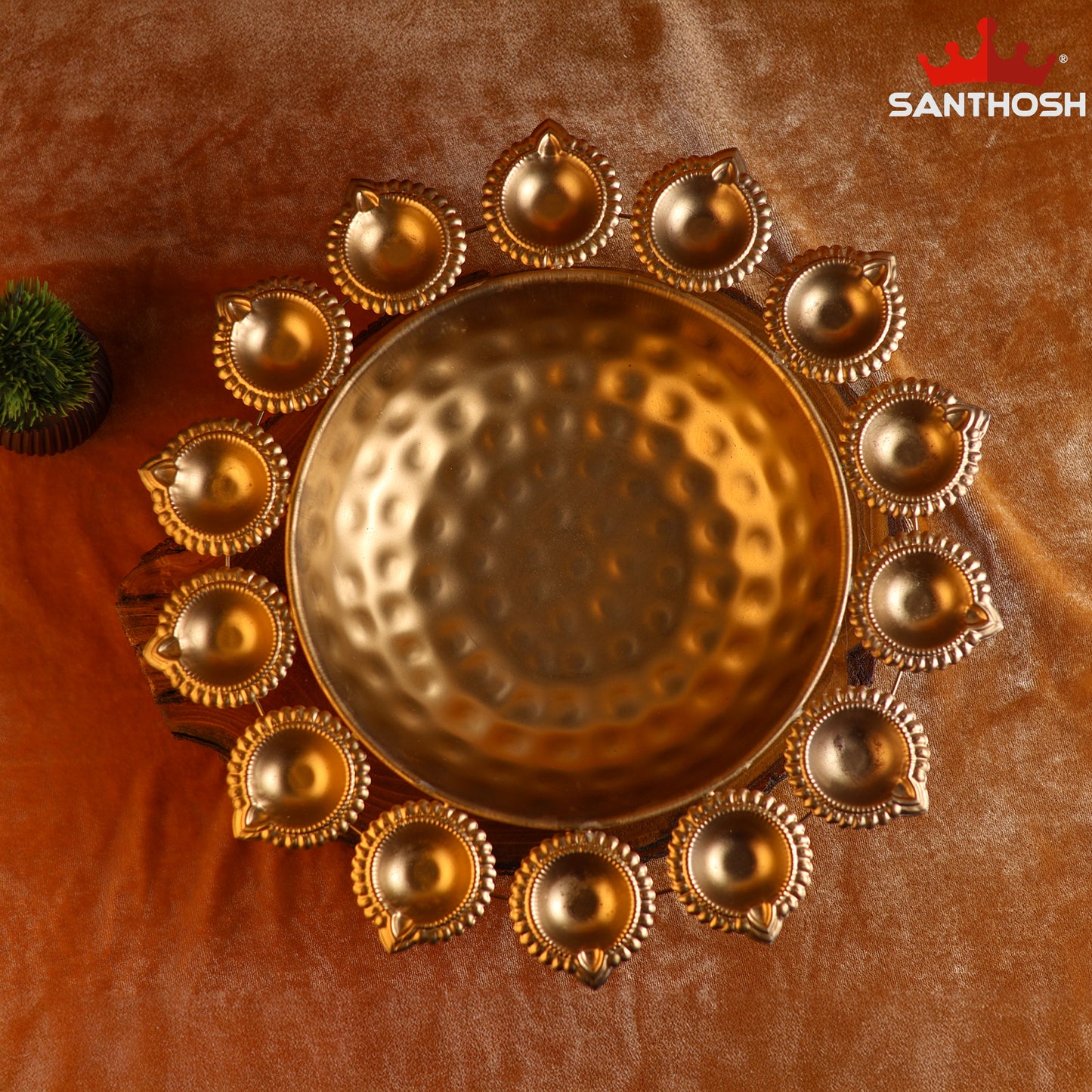Sacred Needs Iron 14 Vilakku Urli – 4 Inch (10.2 cm) Height | Decorative Iron Urli with 14 Diya Holders for Floating Flowers, Lamps & Festive Home Décor
