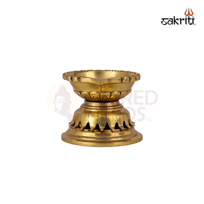 BRASS ANTIQUE VILAKKU